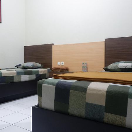 Hotel Taman Indah Мадиун Екстериор снимка