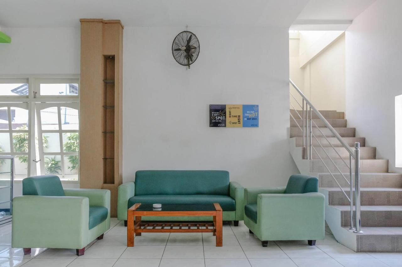 Hotel Taman Indah Мадиун Екстериор снимка