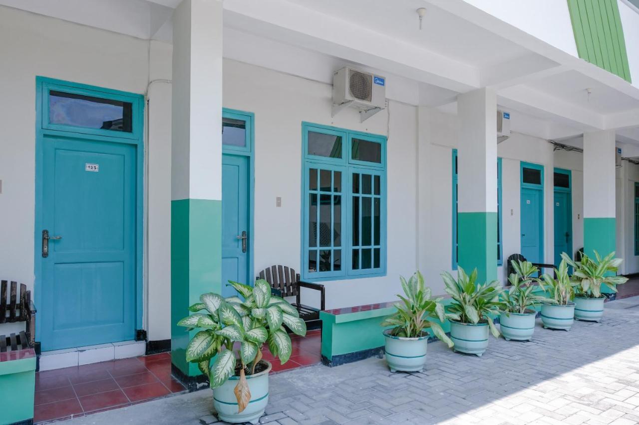 Hotel Taman Indah Мадиун Екстериор снимка
