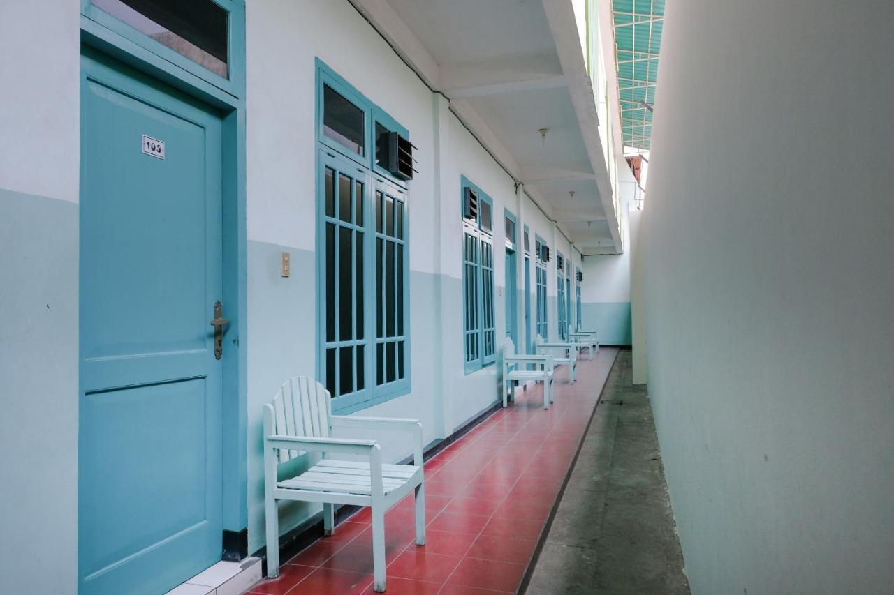 Hotel Taman Indah Мадиун Екстериор снимка