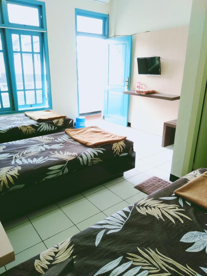 Hotel Taman Indah Мадиун Екстериор снимка