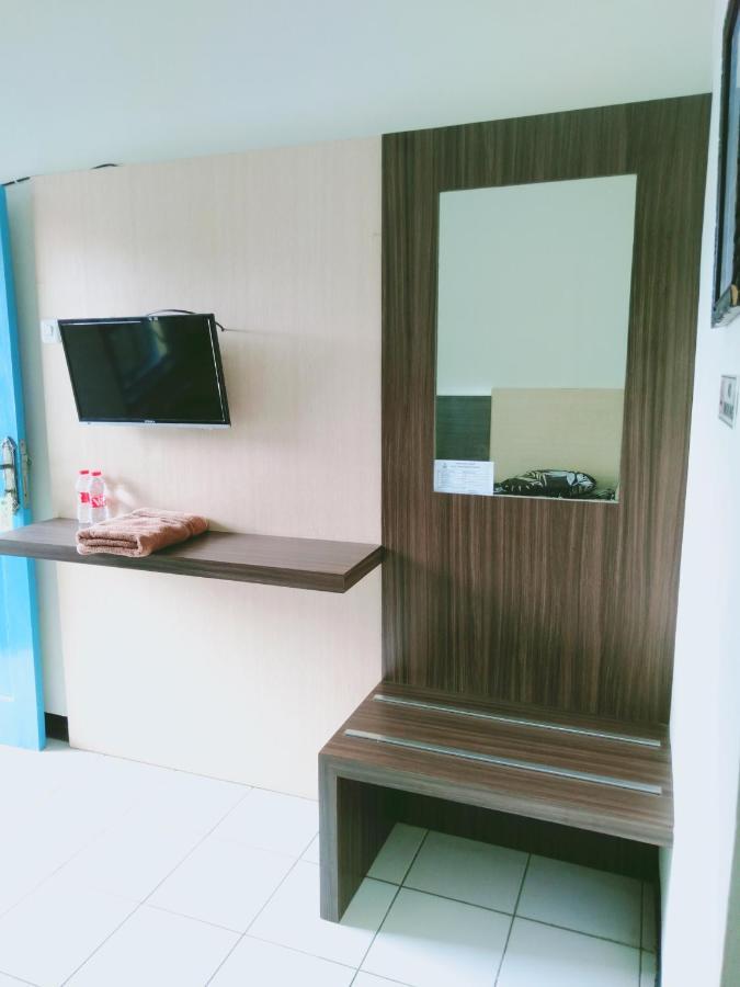 Hotel Taman Indah Мадиун Екстериор снимка