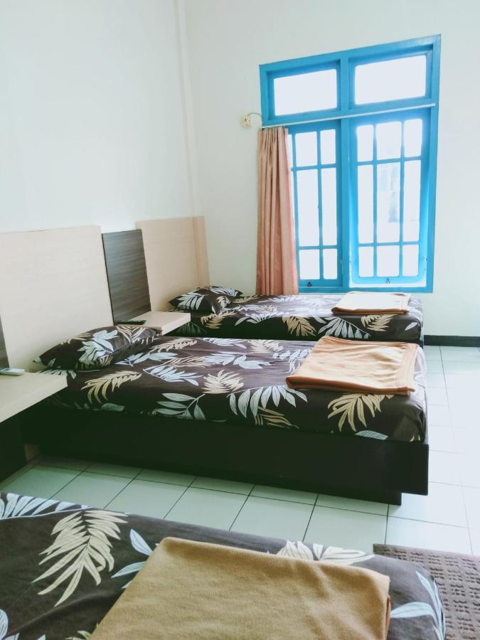 Hotel Taman Indah Мадиун Екстериор снимка