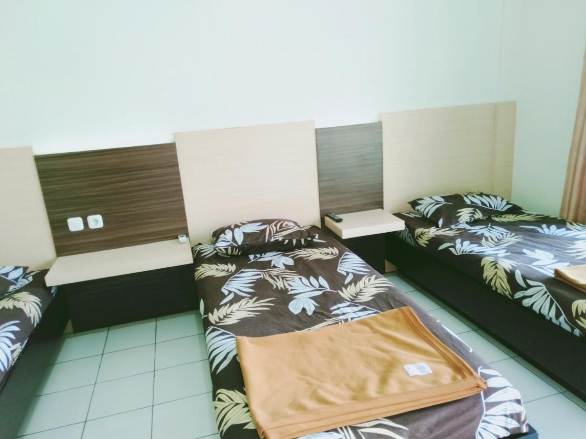 Hotel Taman Indah Мадиун Екстериор снимка
