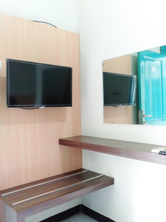 Hotel Taman Indah Мадиун Екстериор снимка