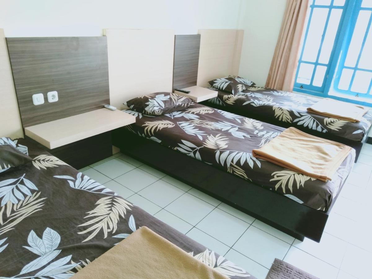 Hotel Taman Indah Мадиун Екстериор снимка