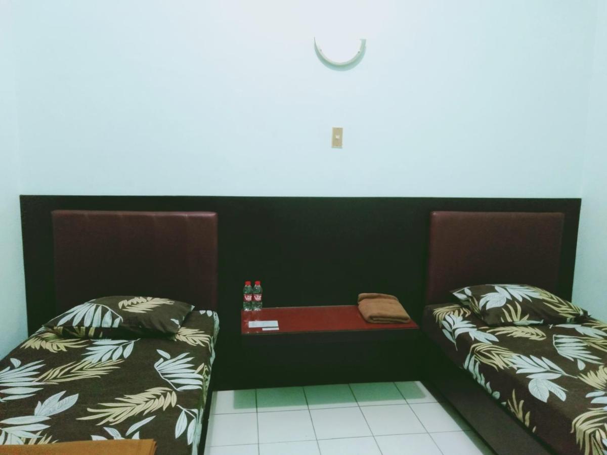 Hotel Taman Indah Мадиун Екстериор снимка