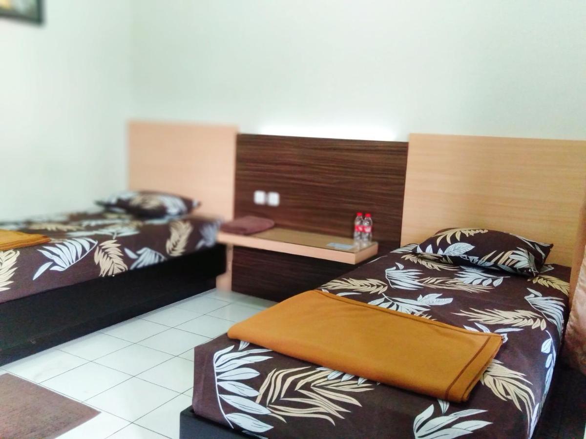 Hotel Taman Indah Мадиун Екстериор снимка