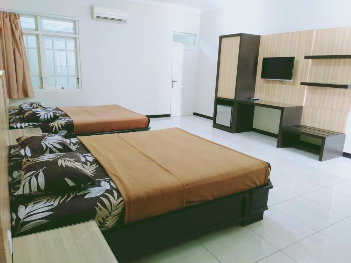 Hotel Taman Indah Мадиун Екстериор снимка