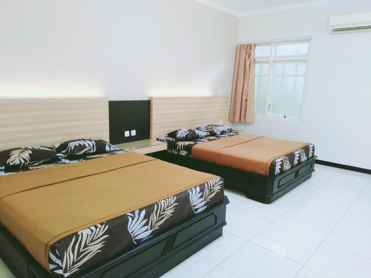 Hotel Taman Indah Мадиун Екстериор снимка