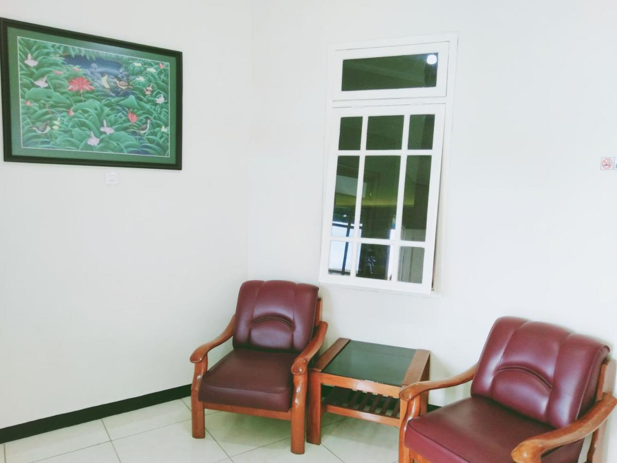 Hotel Taman Indah Мадиун Екстериор снимка