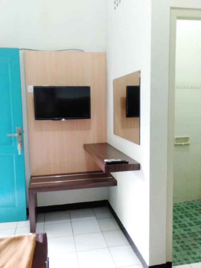 Hotel Taman Indah Мадиун Екстериор снимка