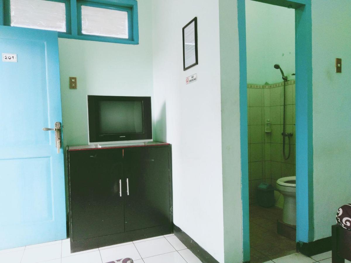 Hotel Taman Indah Мадиун Екстериор снимка