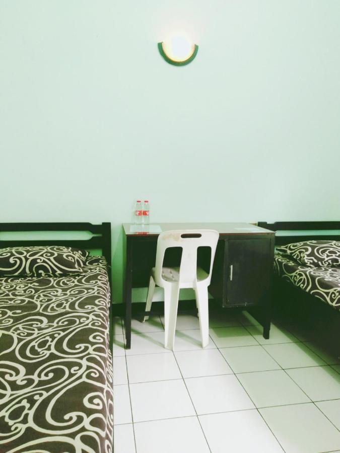 Hotel Taman Indah Мадиун Екстериор снимка