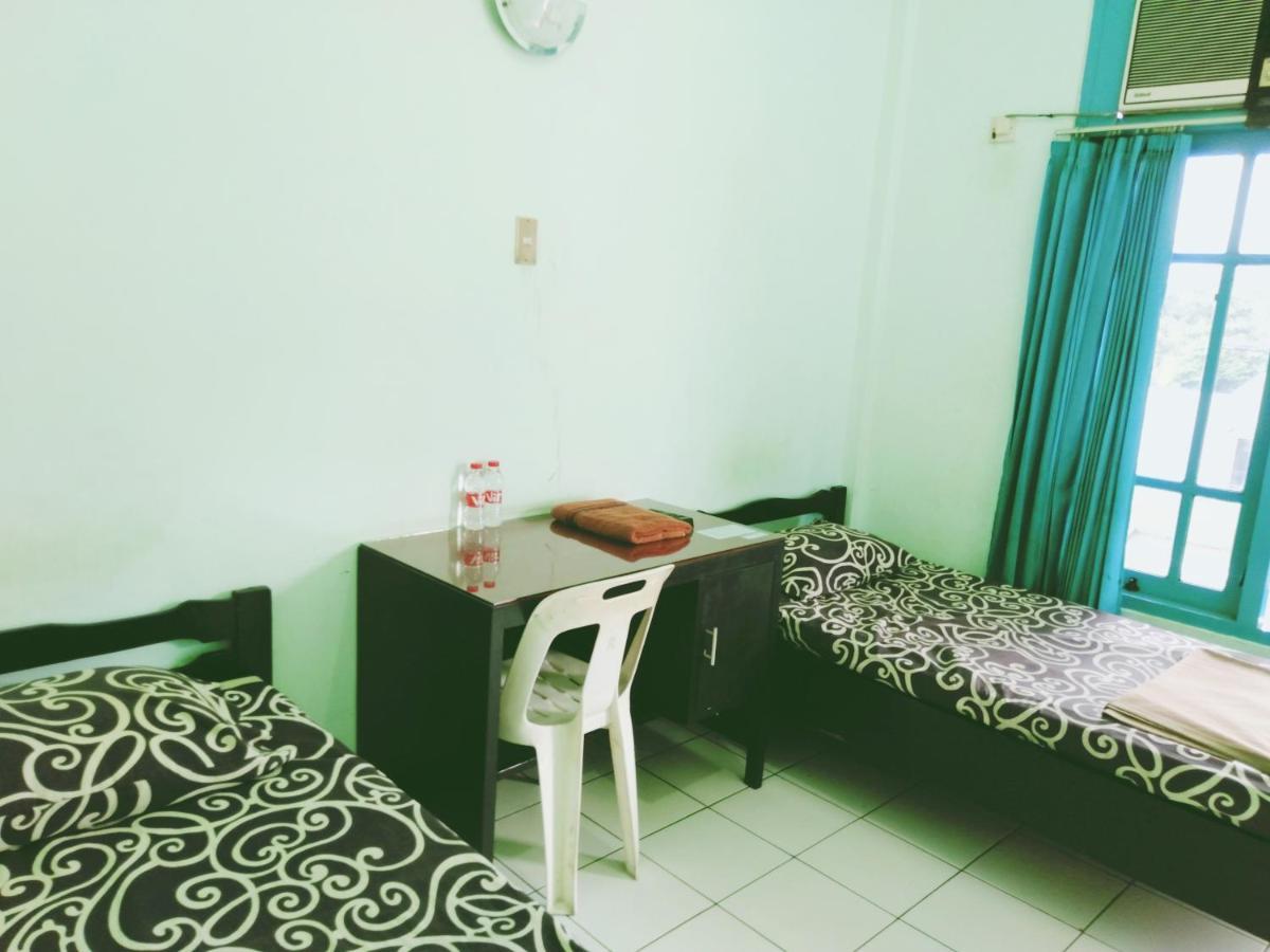 Hotel Taman Indah Мадиун Екстериор снимка