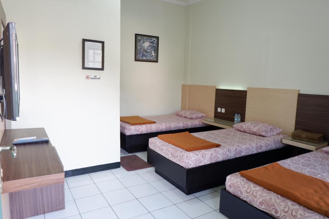 Hotel Taman Indah Мадиун Екстериор снимка