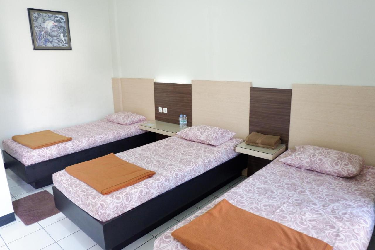 Hotel Taman Indah Мадиун Екстериор снимка