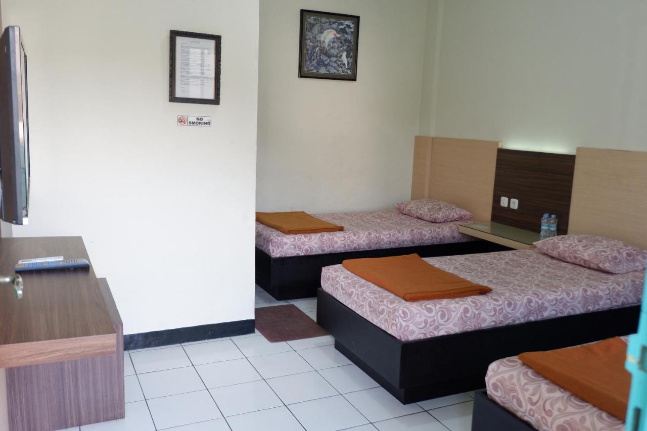 Hotel Taman Indah Мадиун Екстериор снимка