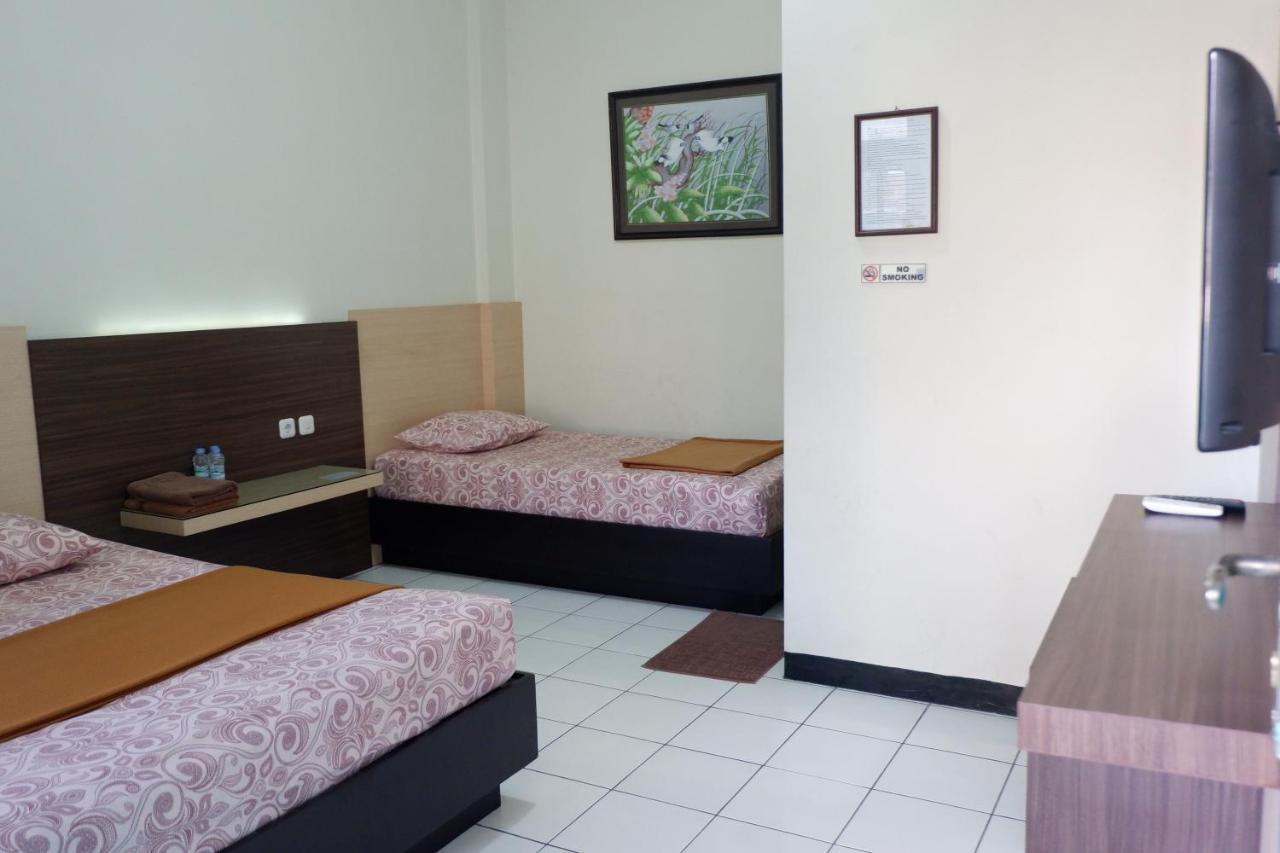 Hotel Taman Indah Мадиун Екстериор снимка