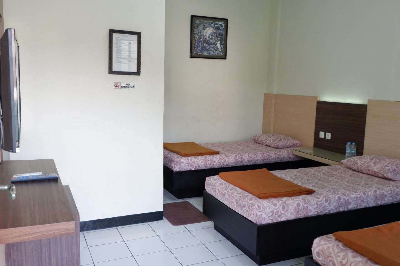 Hotel Taman Indah Мадиун Екстериор снимка