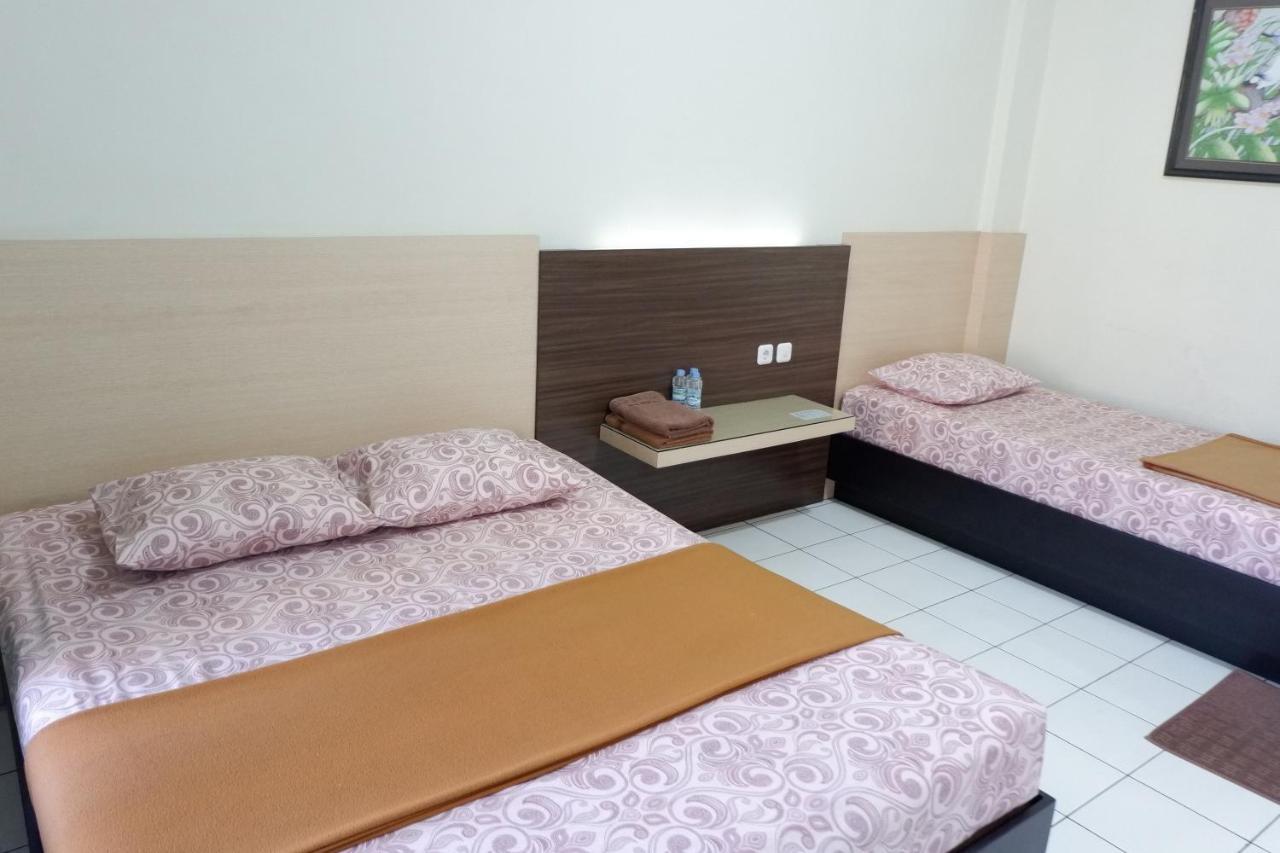 Hotel Taman Indah Мадиун Екстериор снимка