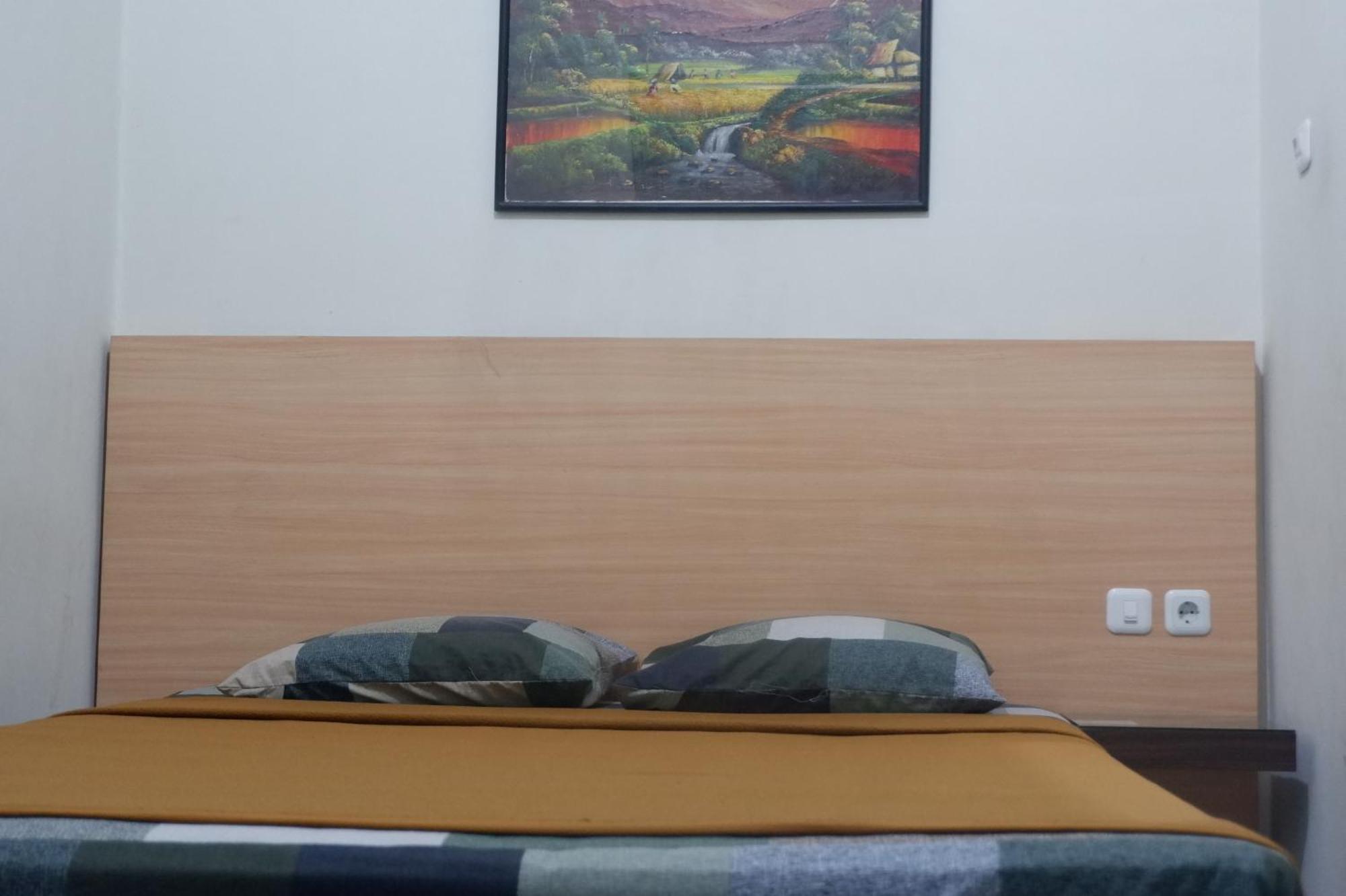 Hotel Taman Indah Мадиун Екстериор снимка