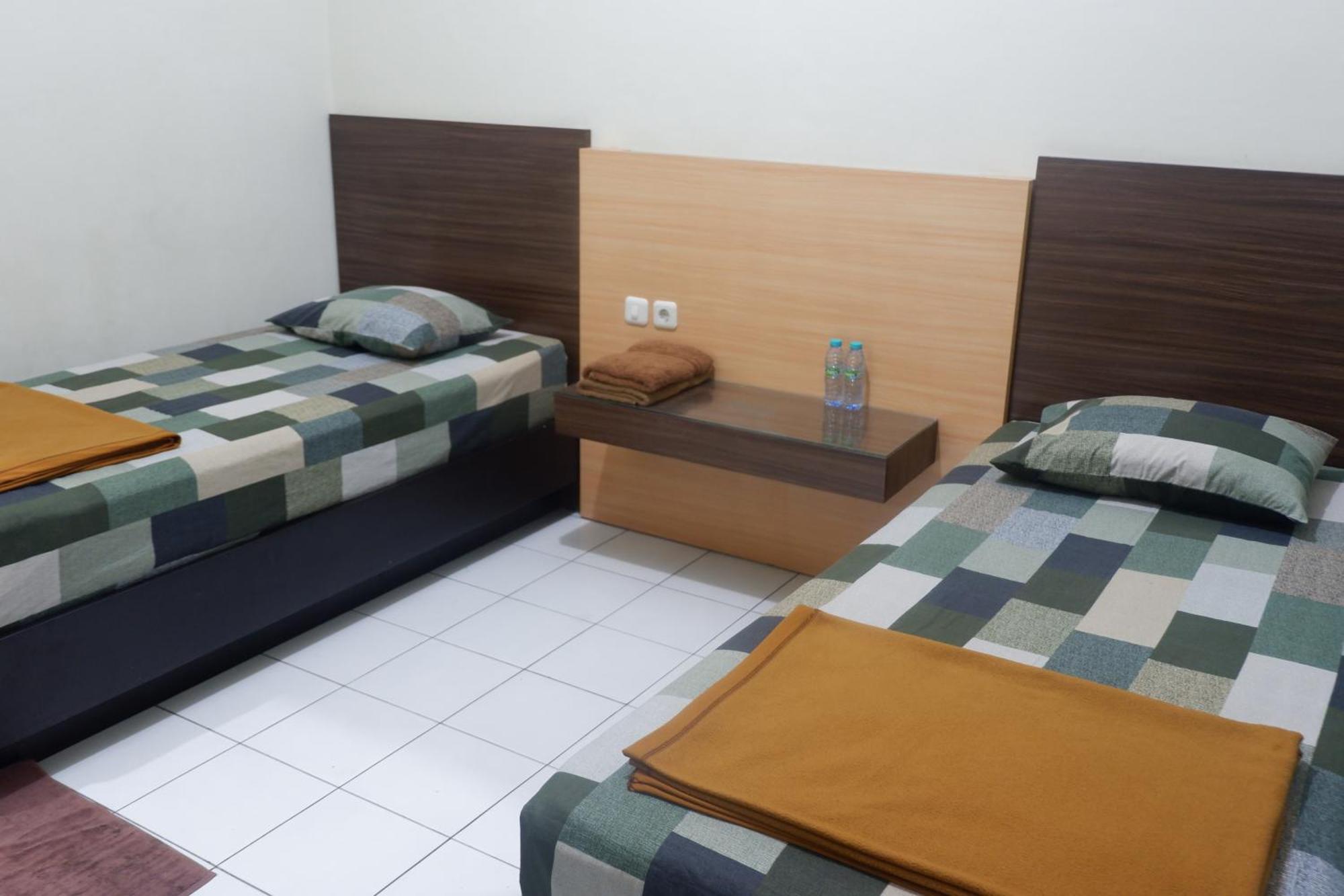 Hotel Taman Indah Мадиун Екстериор снимка
