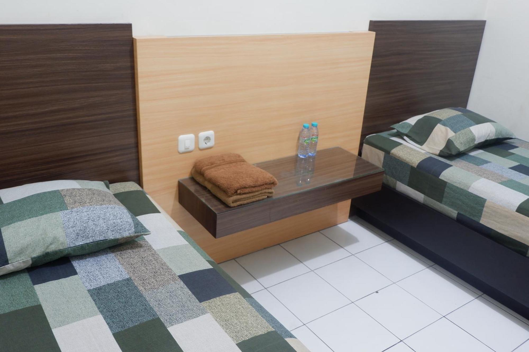 Hotel Taman Indah Мадиун Екстериор снимка