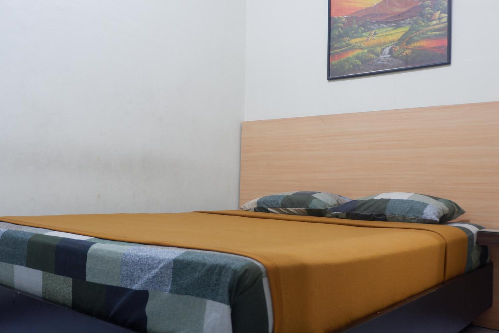 Hotel Taman Indah Мадиун Екстериор снимка