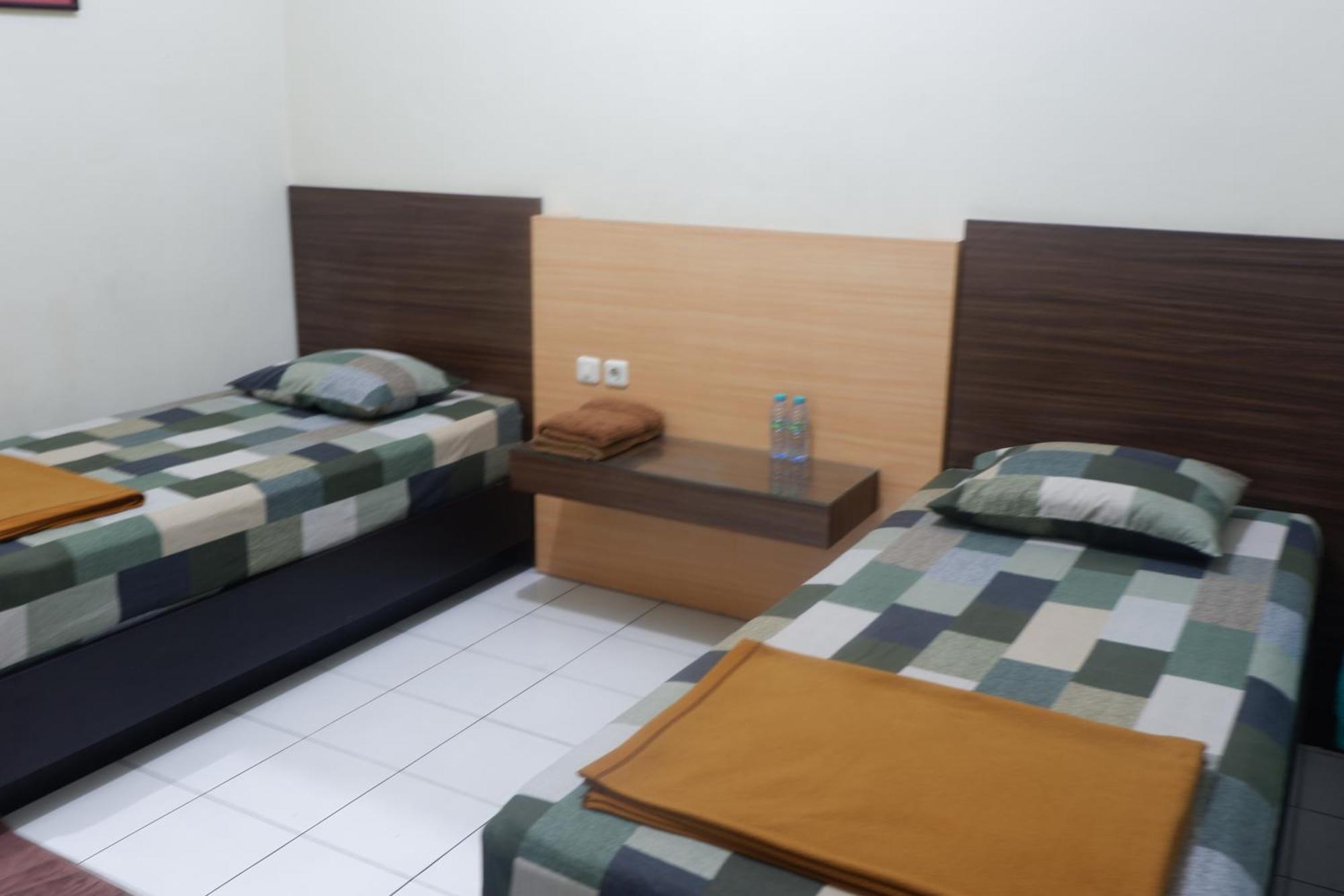 Hotel Taman Indah Мадиун Екстериор снимка