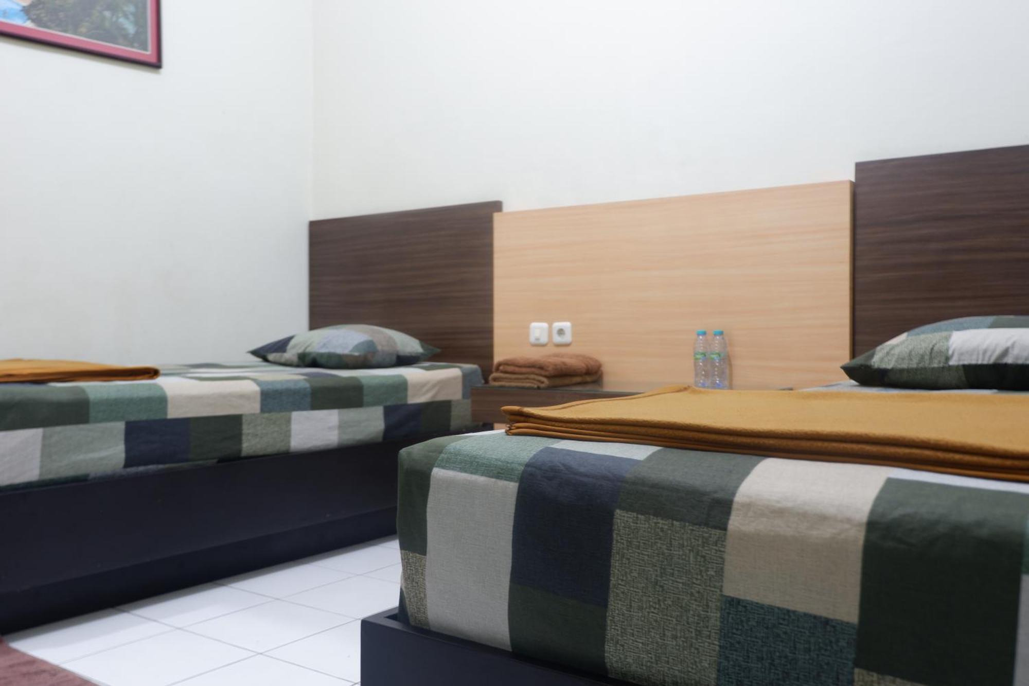 Hotel Taman Indah Мадиун Екстериор снимка