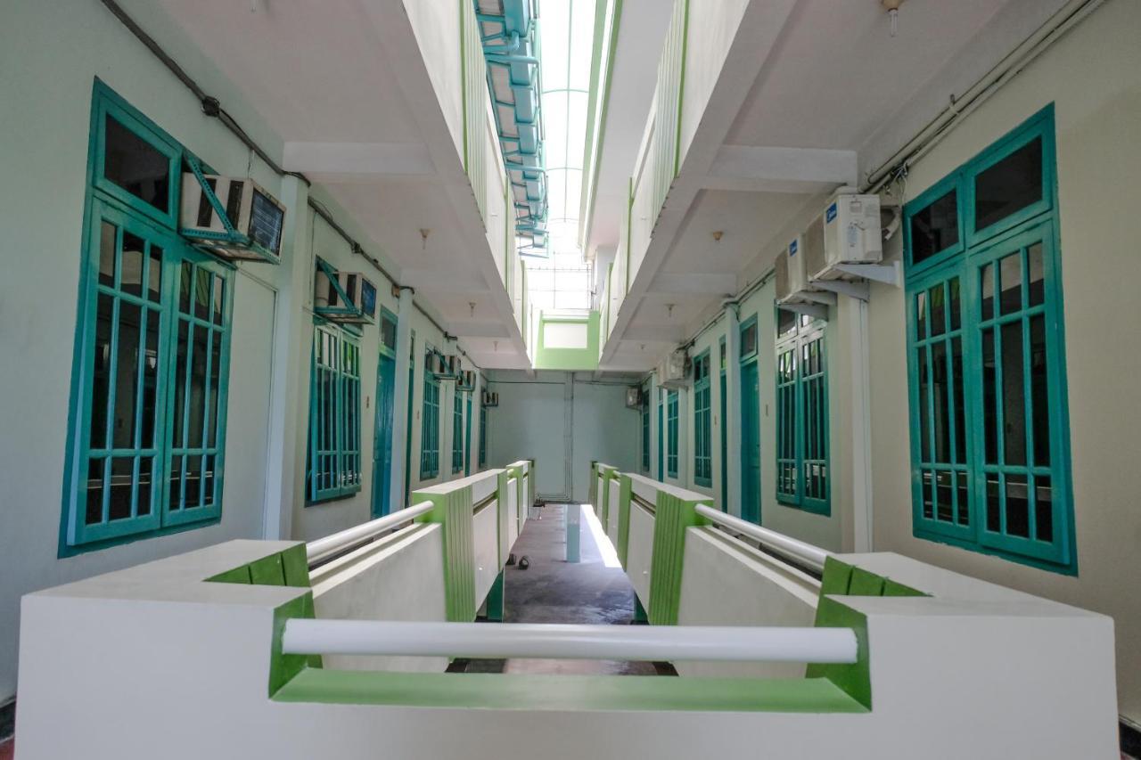 Hotel Taman Indah Мадиун Екстериор снимка