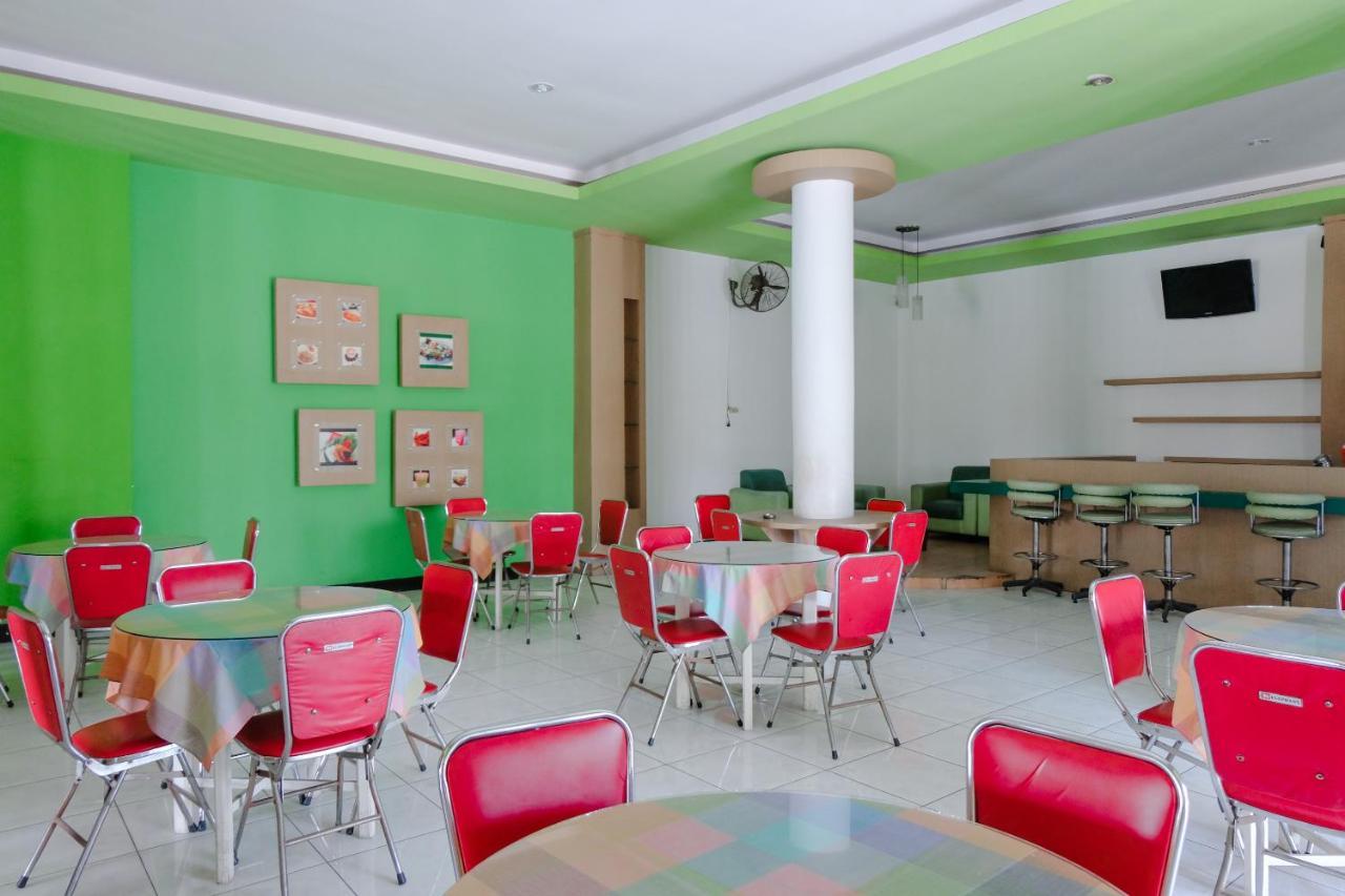 Hotel Taman Indah Мадиун Екстериор снимка